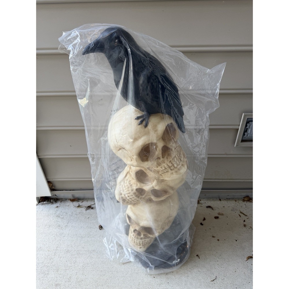2025 Cracker Barrel 3' Skull Stack w/ Raven Blow Mold Halloween 36" New Works